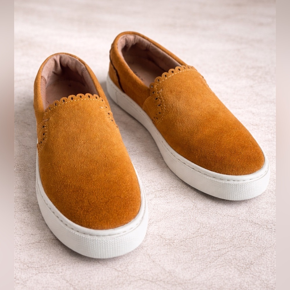 Frye Ivy Scalloped Suede Slip On Sneakers Mustard Size 6.5‎
